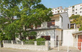 3 Bedroom Beautiful Apartment In Senj